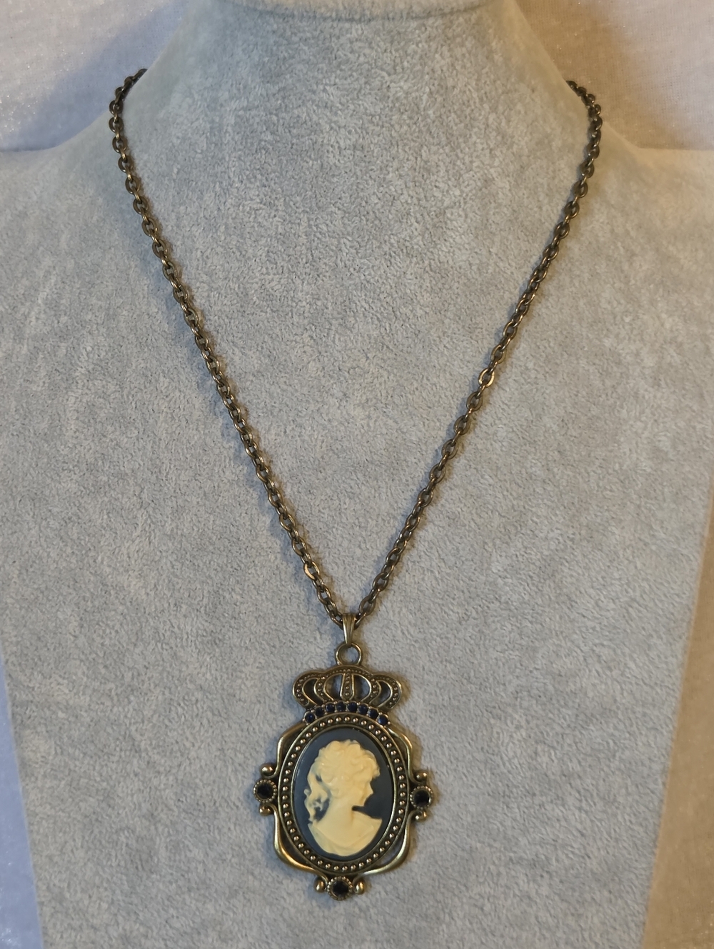 Vintage Style Gold Cameo Pendant Necklace - Cream and Blue